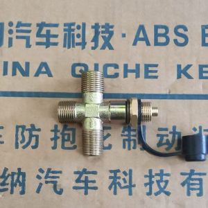 四通测气接头